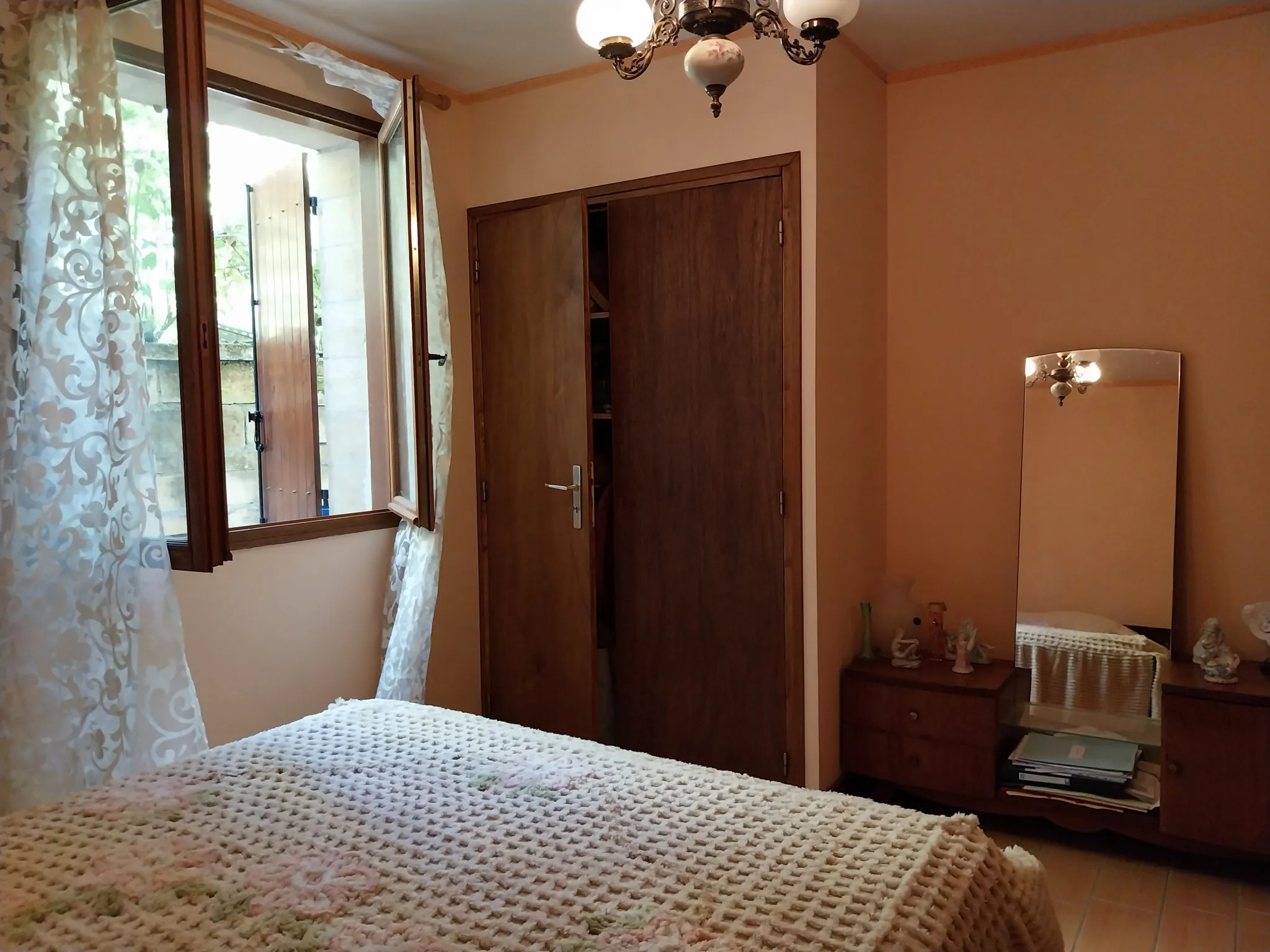 Maison familiale à Chancelade avec vue exceptionnelle et grands volumes 