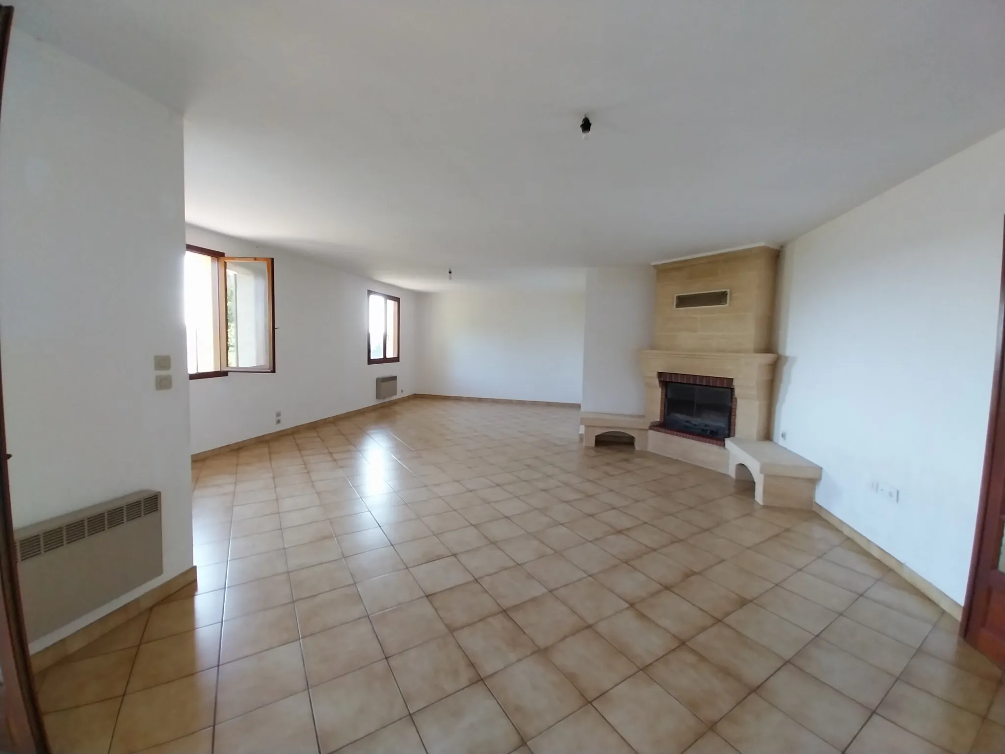 Maison familiale à Chancelade avec vue exceptionnelle et grands volumes 