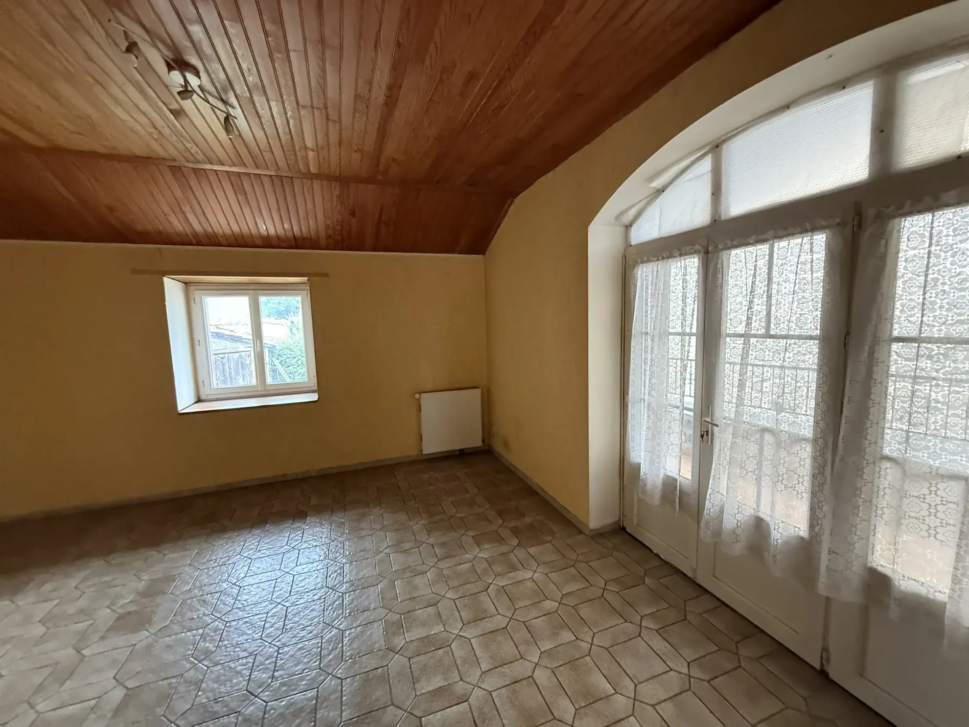 Maison de village à Saint-Julien-Chapteuil - 3 chambres, terrasse et potentiel 