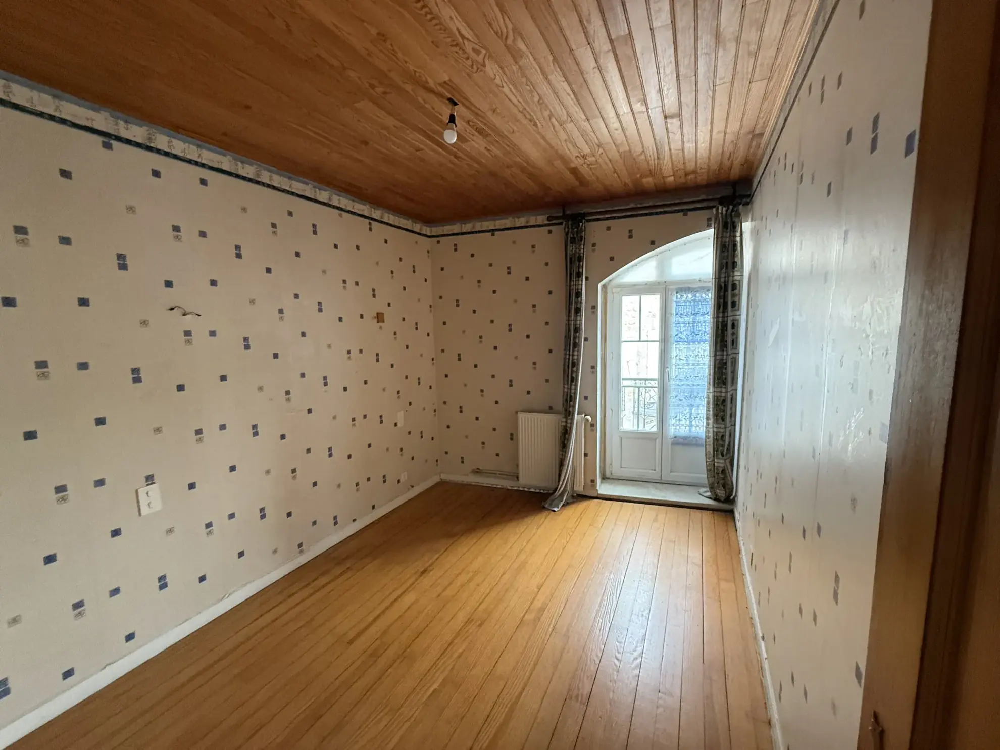 Maison de village à Saint-Julien-Chapteuil - 3 chambres, terrasse et potentiel 