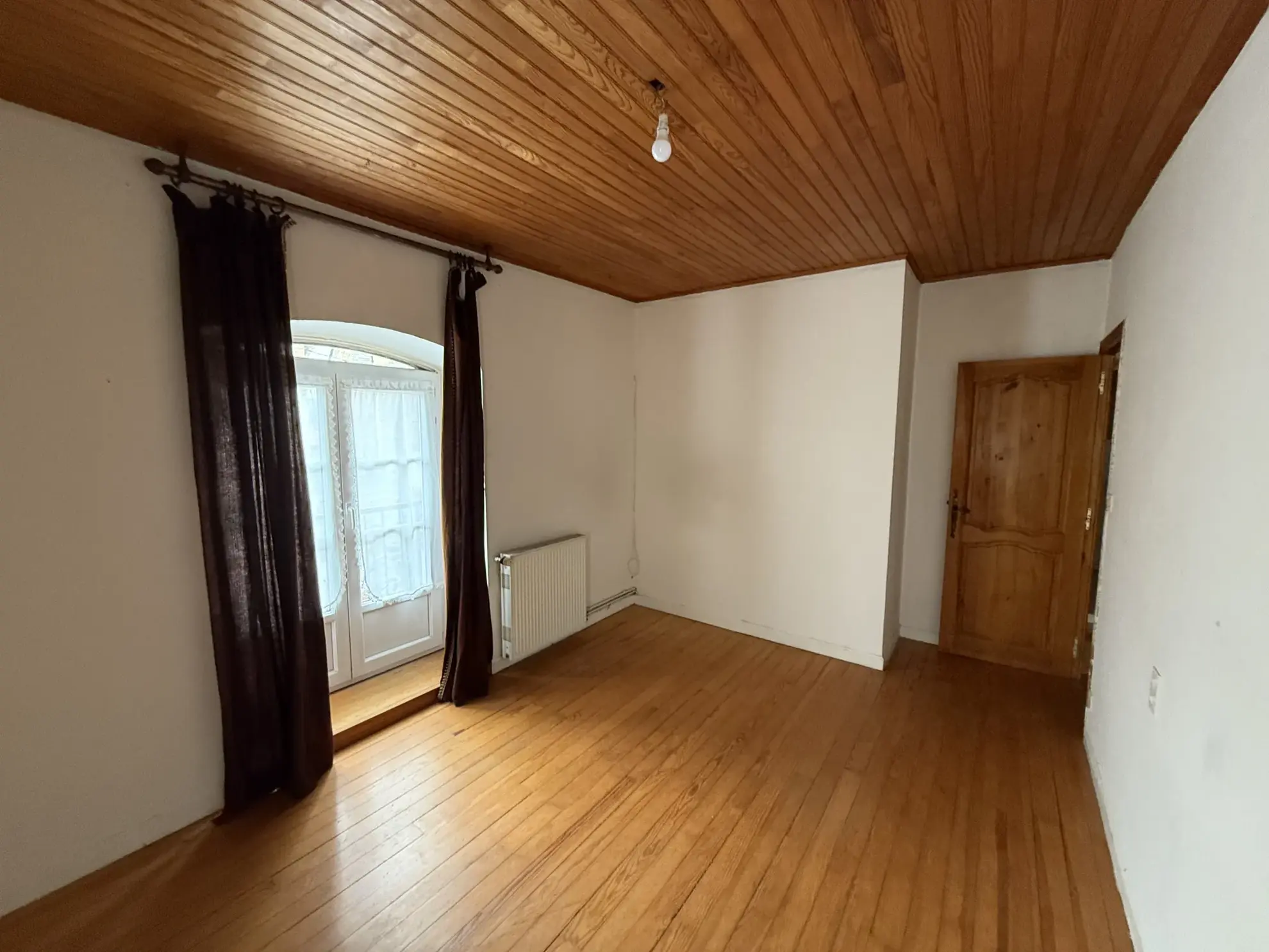 Maison de village à Saint-Julien-Chapteuil - 3 chambres, terrasse et potentiel 