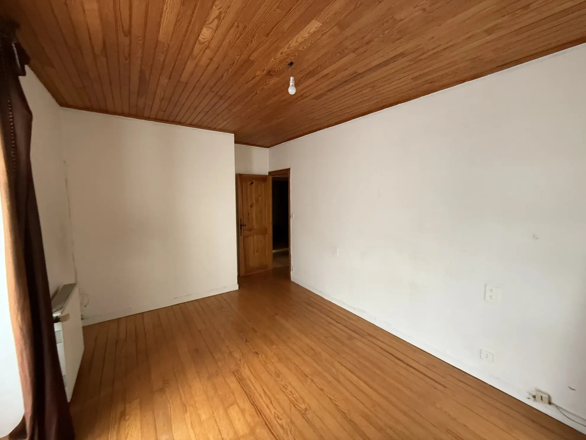 Maison de village à Saint-Julien-Chapteuil - 3 chambres, terrasse et potentiel 