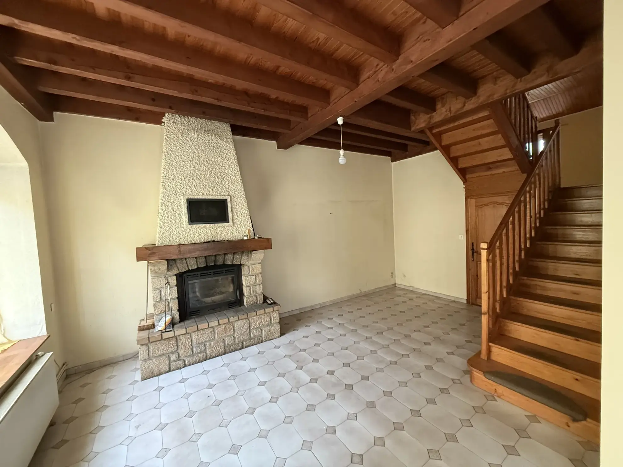 Maison de village à Saint-Julien-Chapteuil - 3 chambres, terrasse et potentiel 