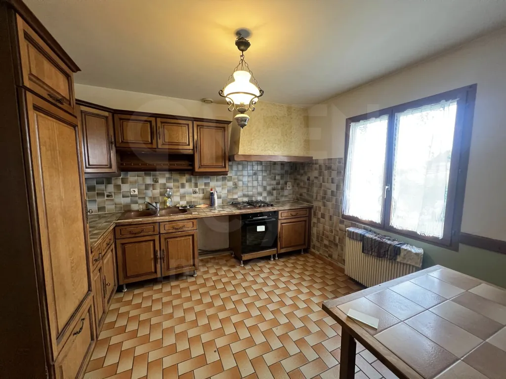 Maison 7 pièces de 141 m² à Thury, jardin de 1000 m², visite virtuelle 3D disponible 