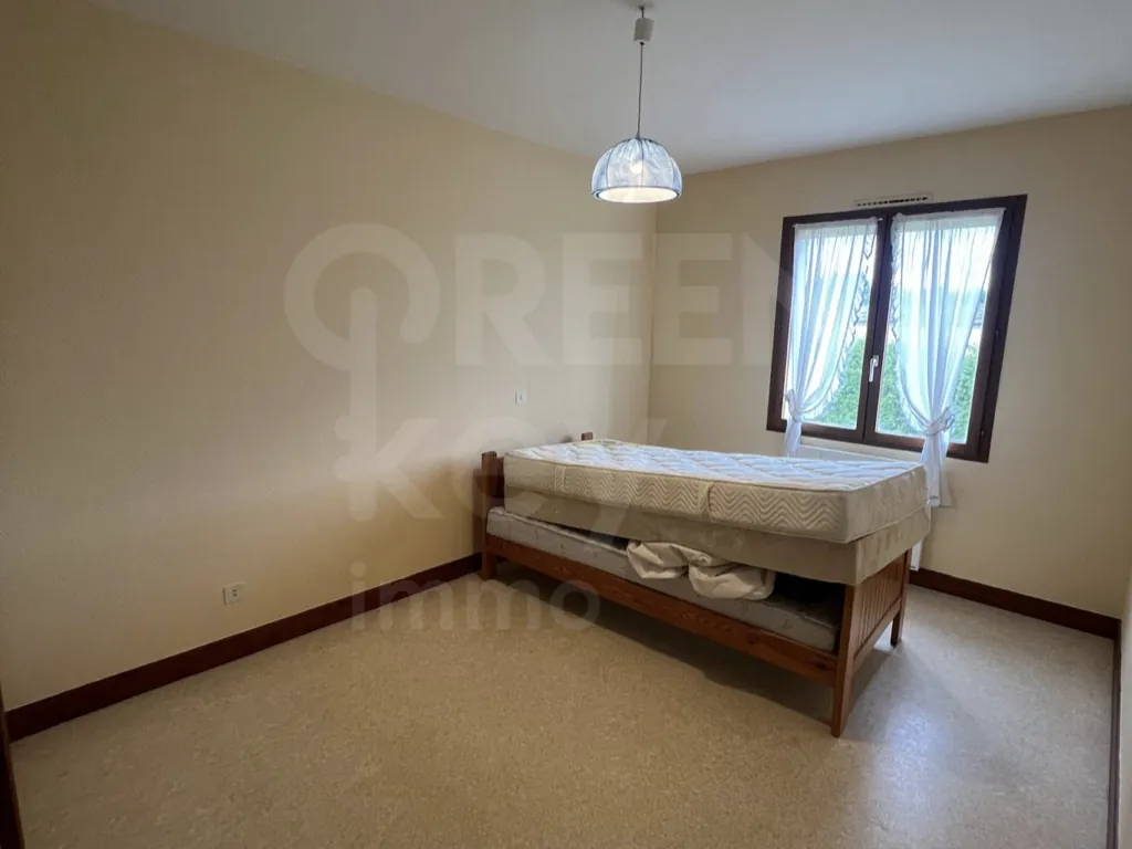 Maison 7 pièces de 141 m² à Thury, jardin de 1000 m², visite virtuelle 3D disponible 