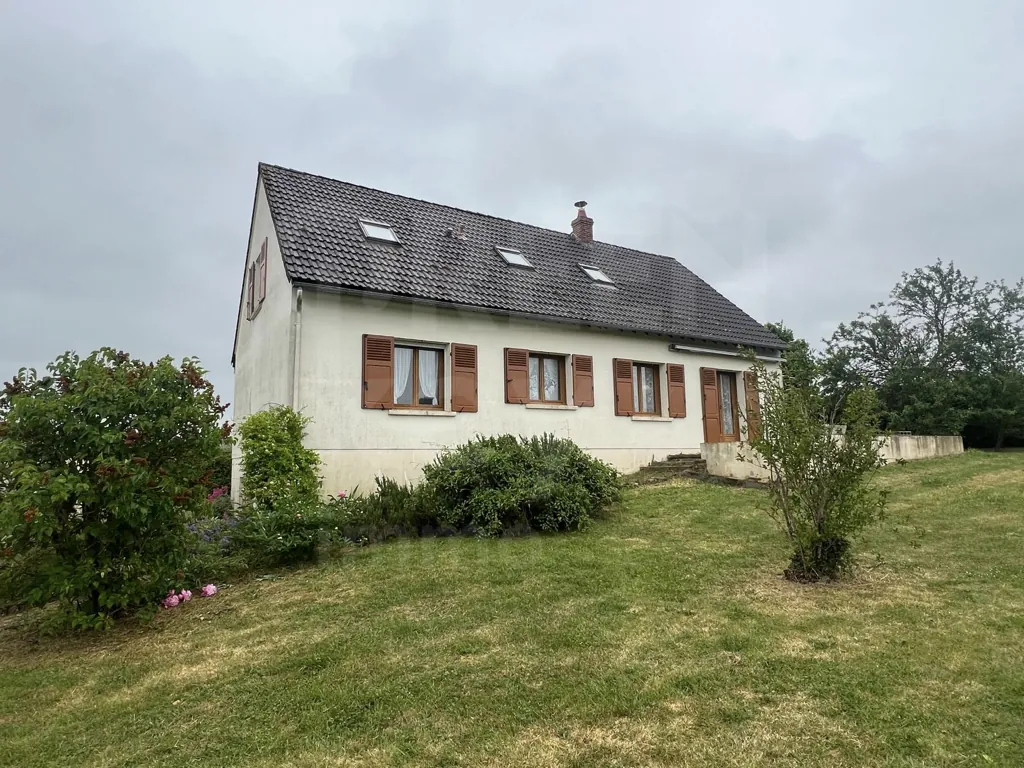 Maison 7 pièces de 141 m² à Thury, jardin de 1000 m², visite virtuelle 3D disponible 