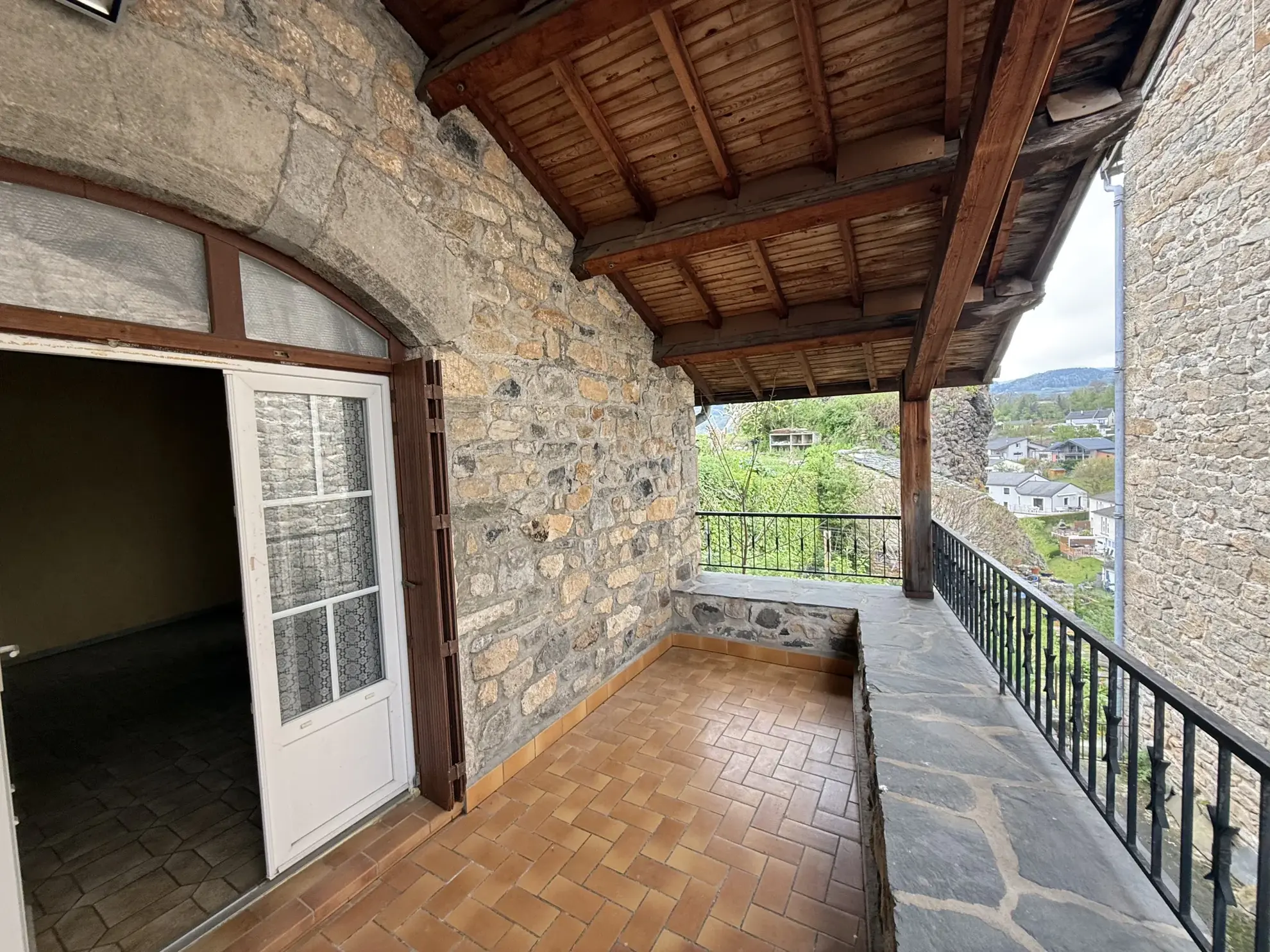 Maison de village à Saint-Julien-Chapteuil - 3 chambres, terrasse et potentiel 