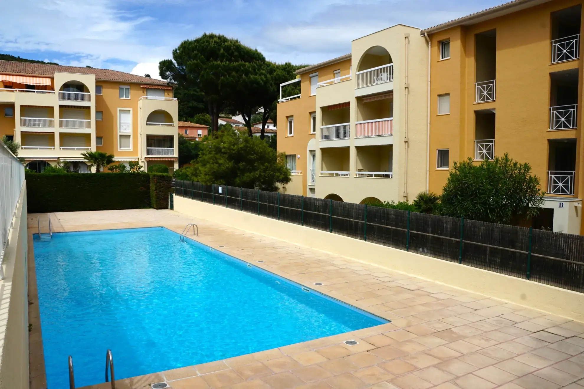 Appartement de 39 m² avec terrasse, piscine et garage à Cavalaire-sur-Mer