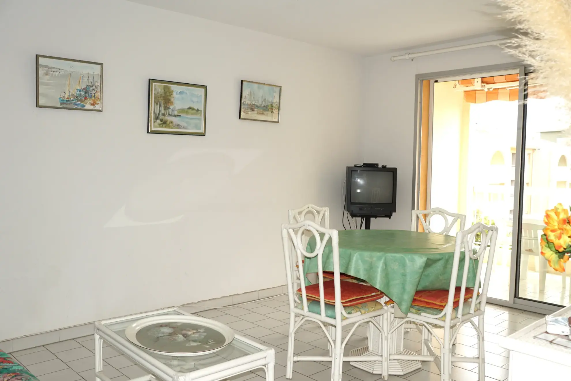 Appartement de 39 m² avec terrasse, garage et vue piscine à Cavalaire-sur-mer 