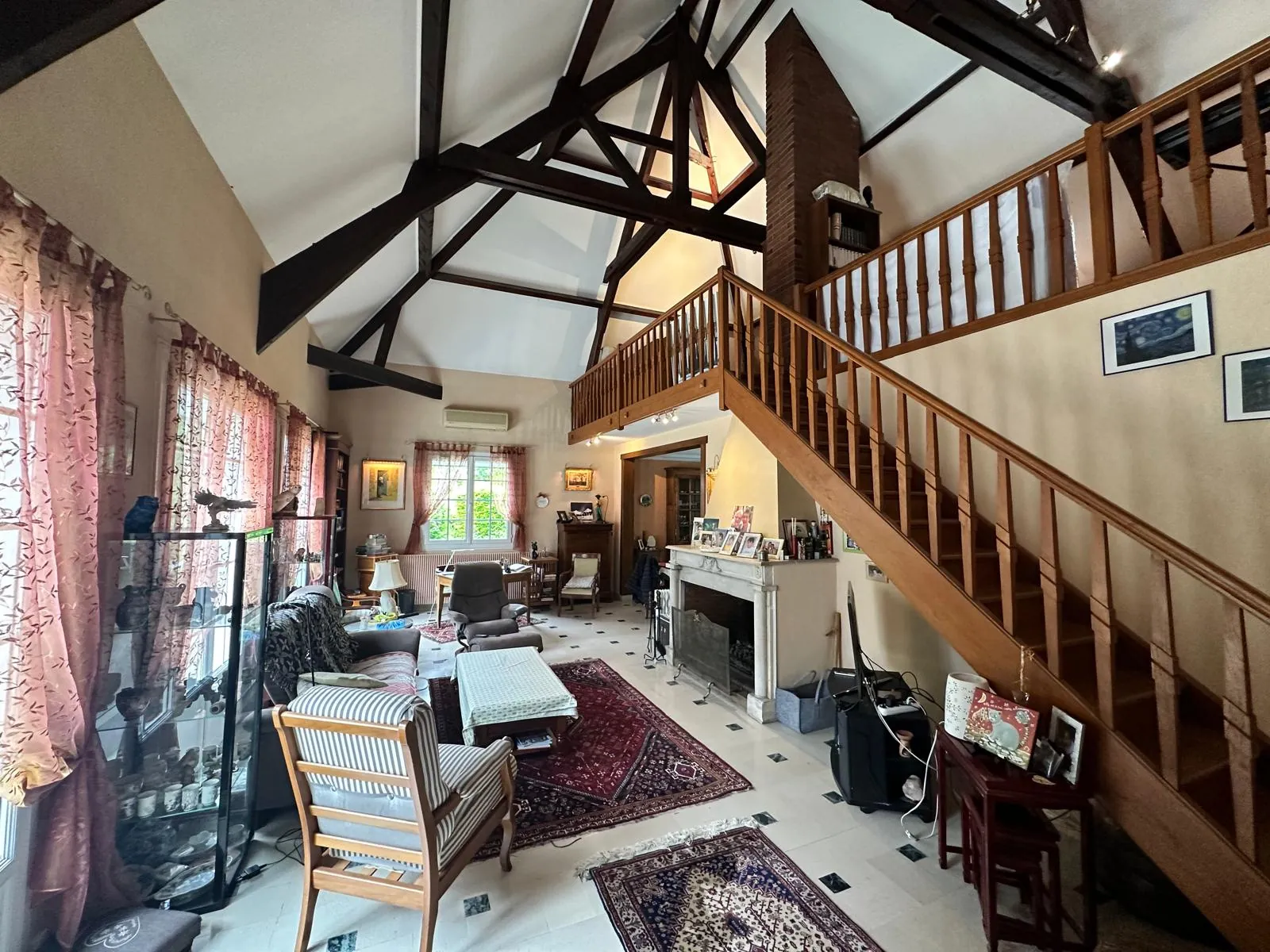 Belle maison avec piscine à Joigny, grand jardin et sous-sol complet 