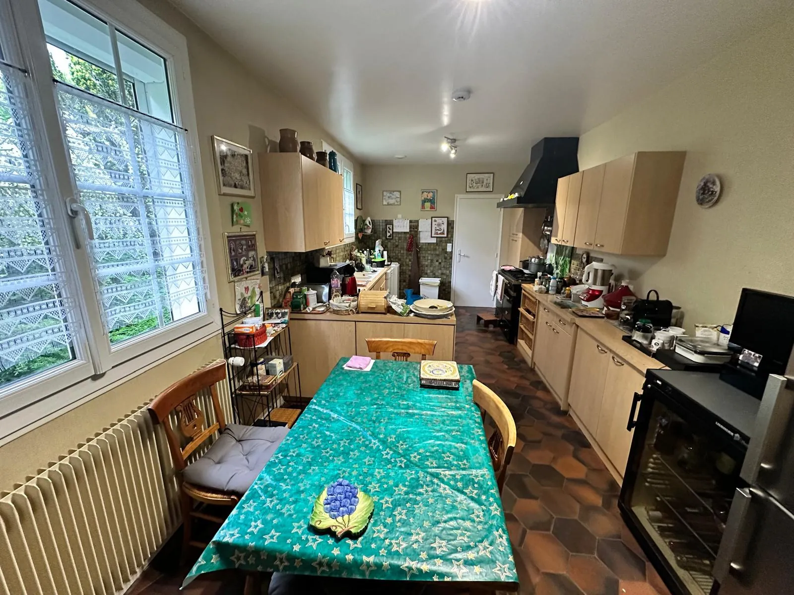 Belle maison avec piscine à Joigny, grand jardin et sous-sol complet 