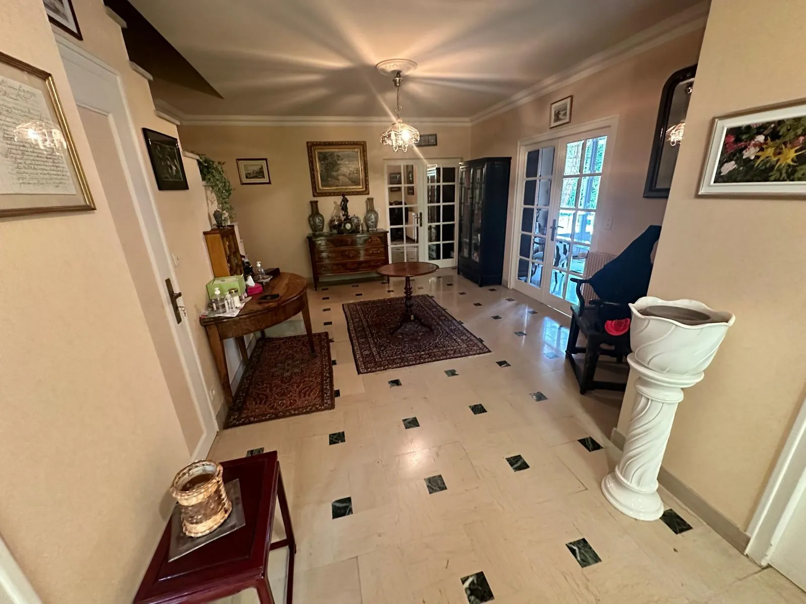 Belle maison avec piscine à Joigny, grand jardin et sous-sol complet 