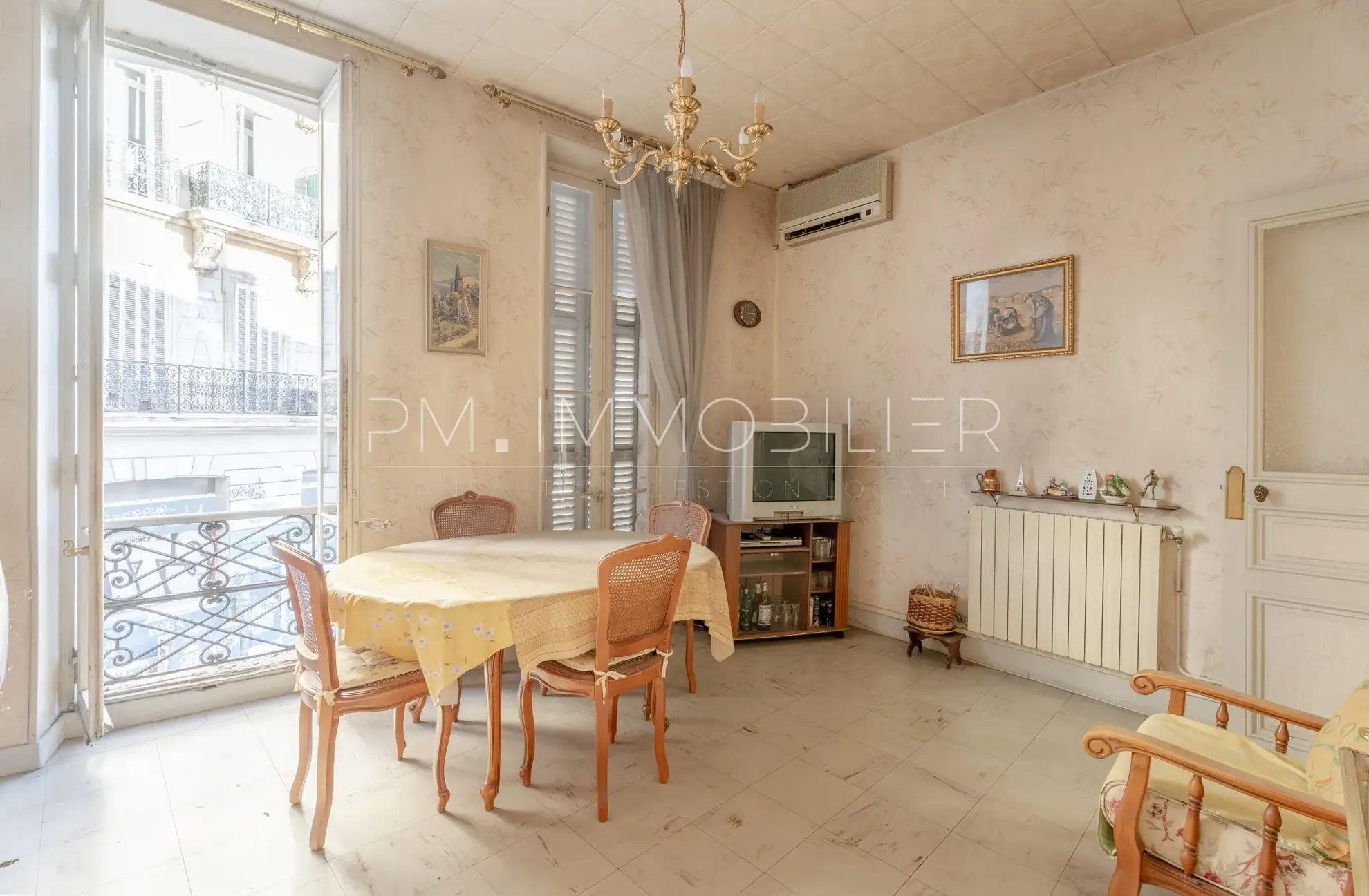 Appartement à rénover de 65 m² avec balcon au cœur de Marseille 