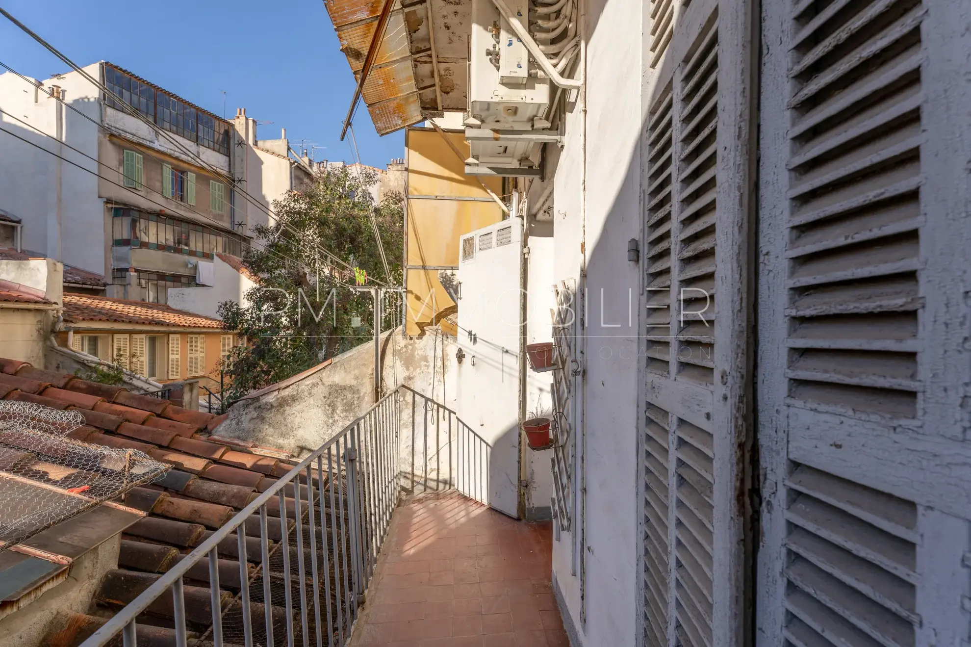 Appartement à rénover de 65 m² avec balcon au cœur de Marseille 