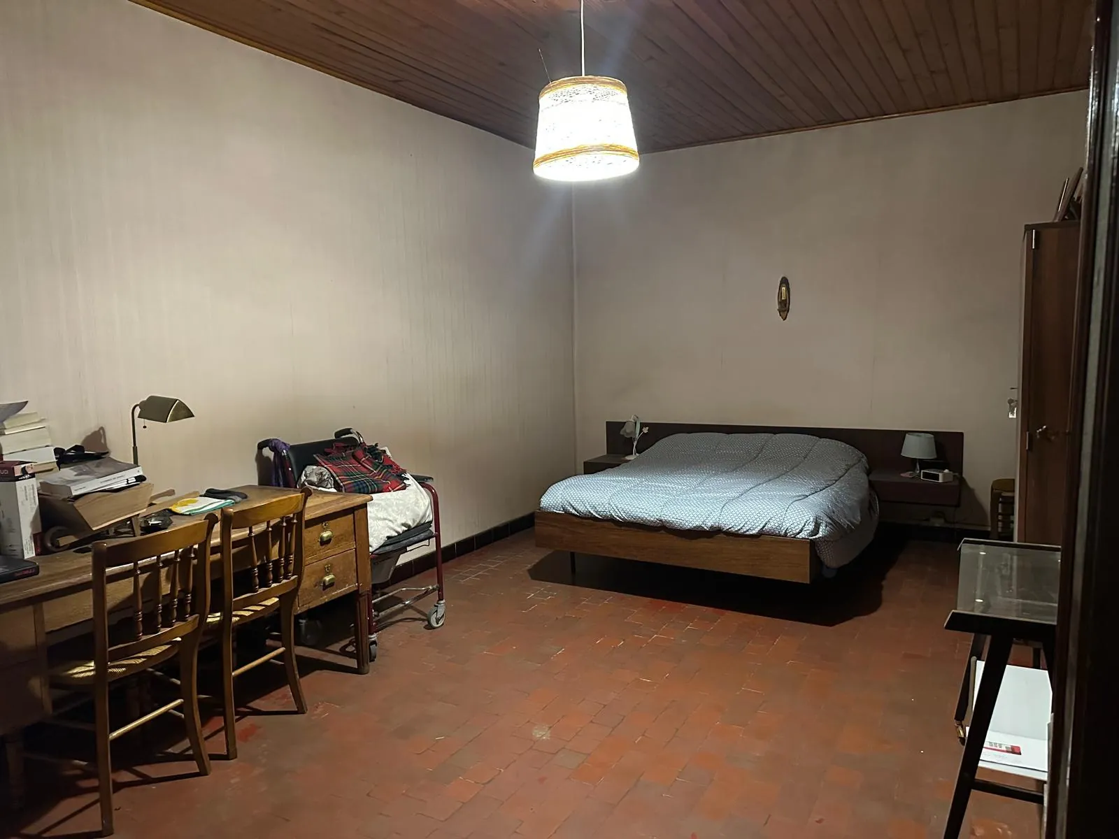 Maison de campagne isolée à Cercy-la-Tour avec terrain arboré et potentiel d'aménagement 