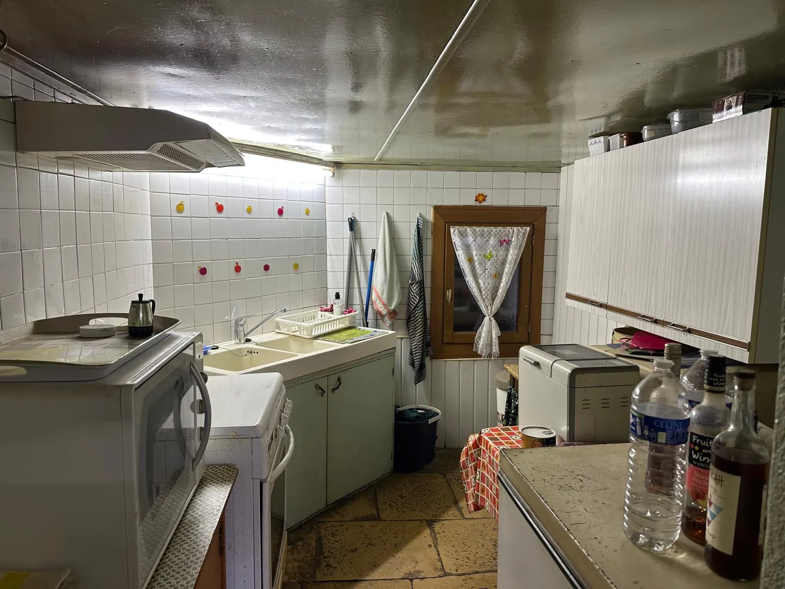 Maison de campagne isolée à Cercy-la-Tour avec terrain arboré et potentiel d'aménagement 