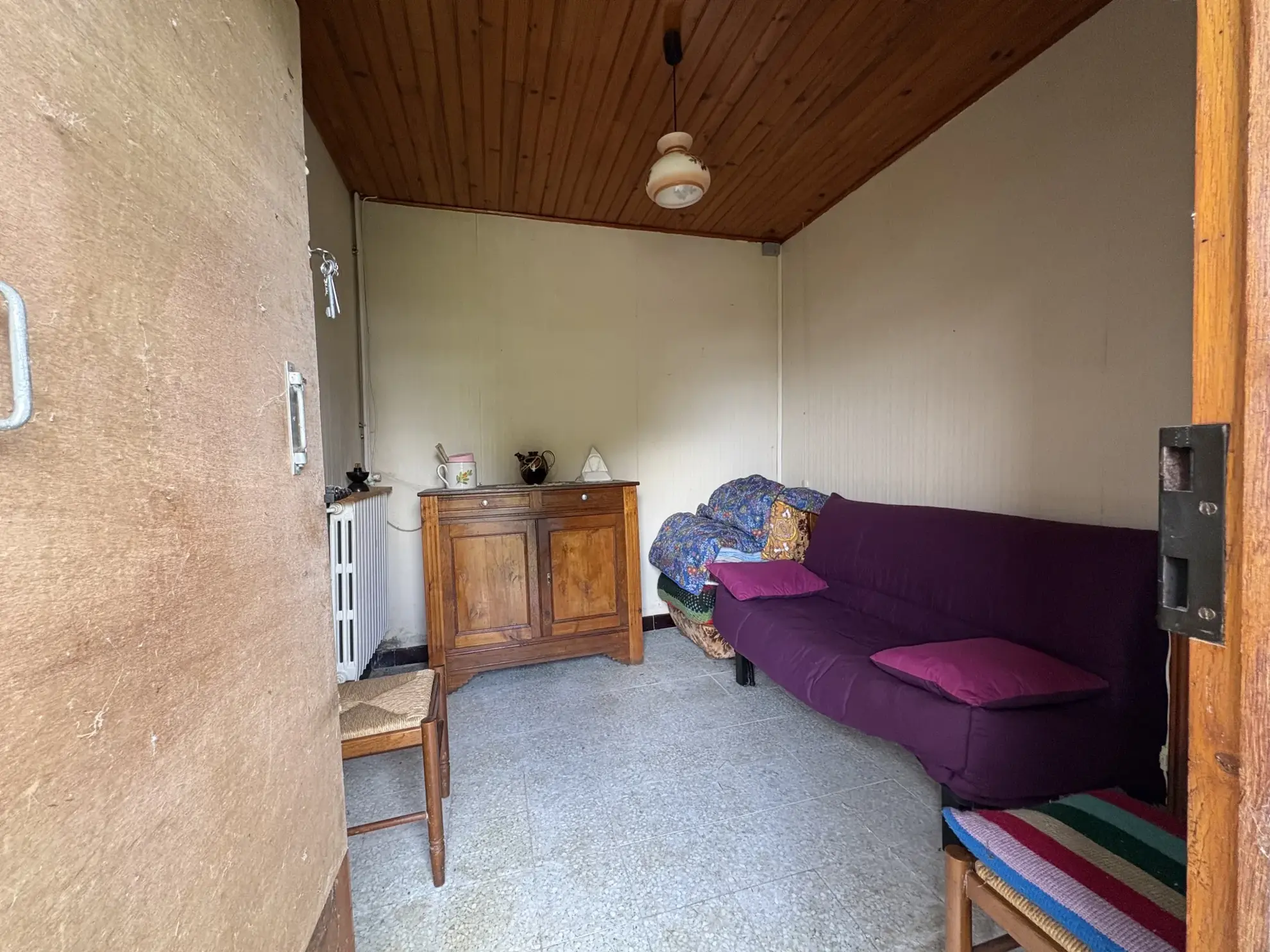 Maison de campagne isolée à Cercy-la-Tour avec terrain arboré et potentiel d'aménagement 