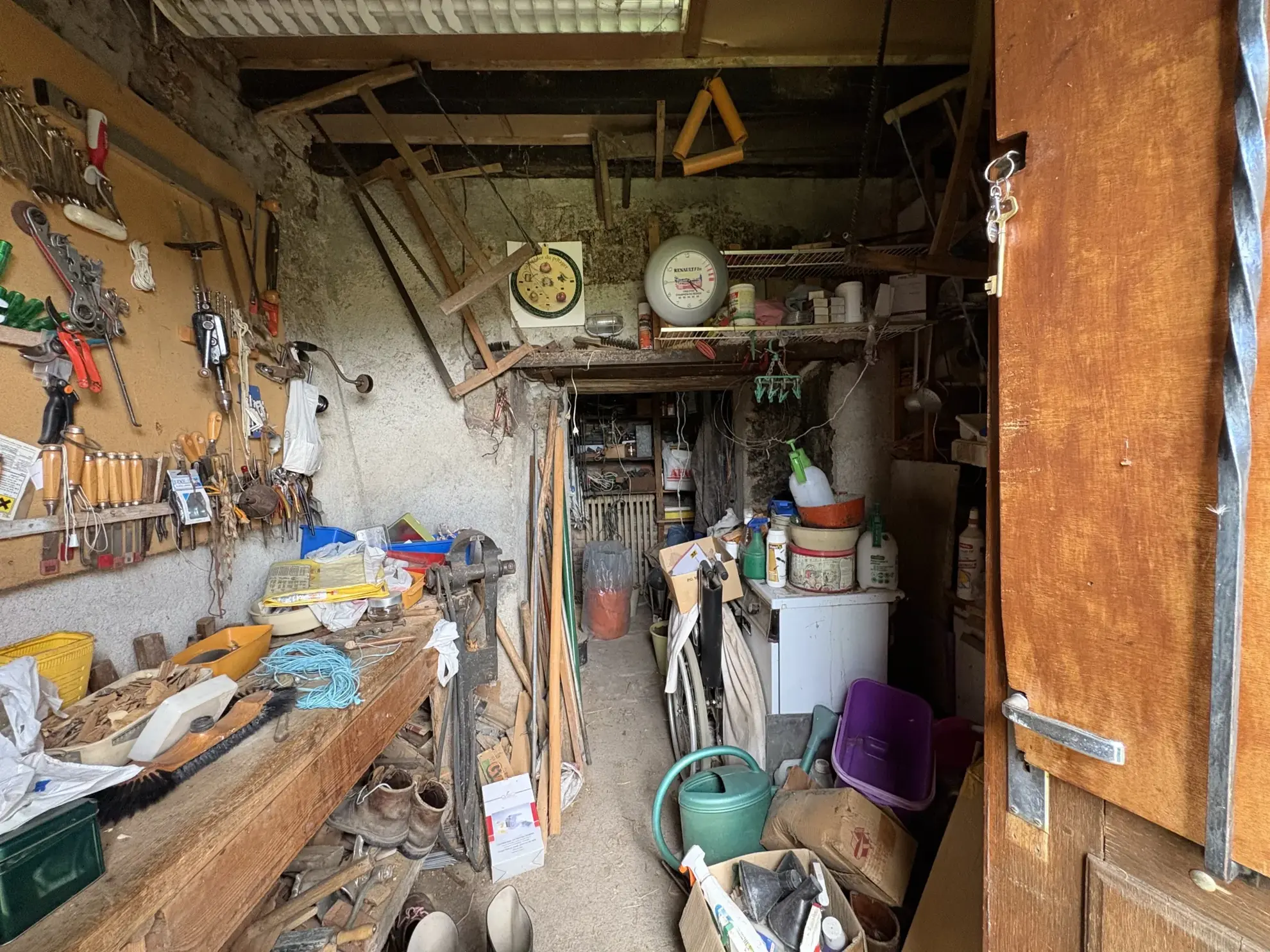 Maison de campagne isolée à Cercy-la-Tour avec terrain arboré et potentiel d'aménagement 