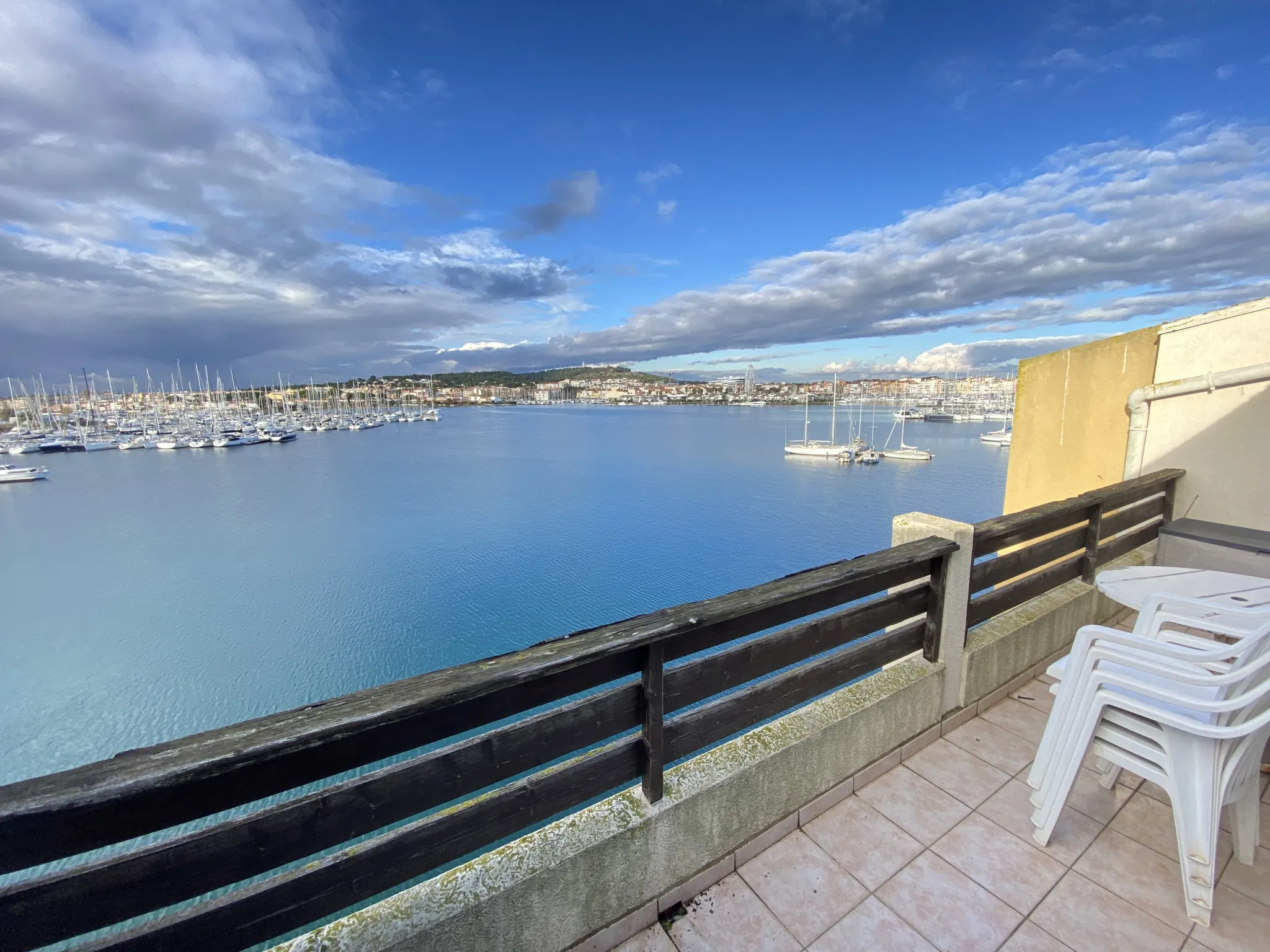 Appartement T2 avec cabine, vue baie, terrasse et parking à Le Cap d'Agde
