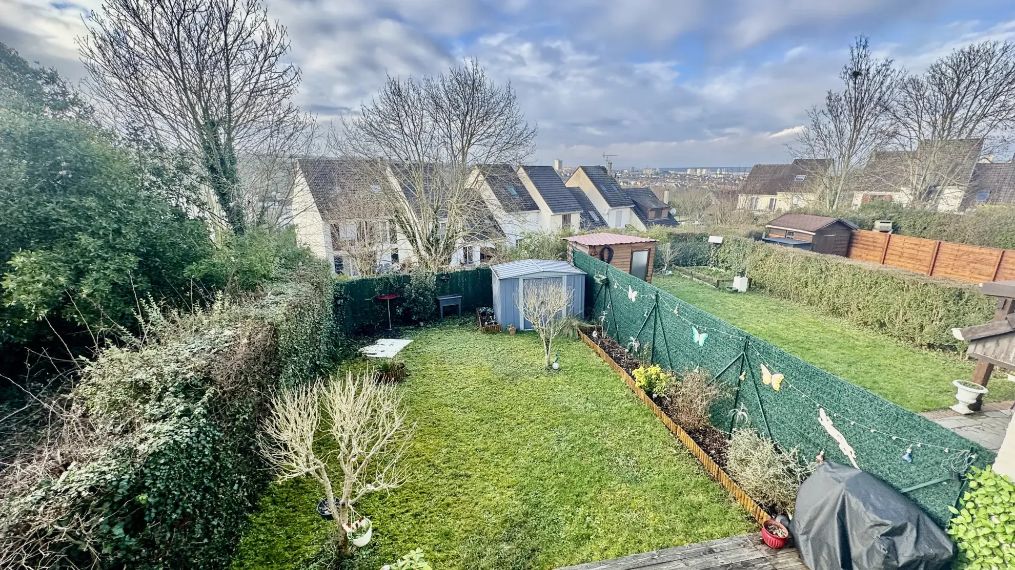 Maison familiale de 100 m² à Mantes-la-Ville avec jardin et 4 chambres 