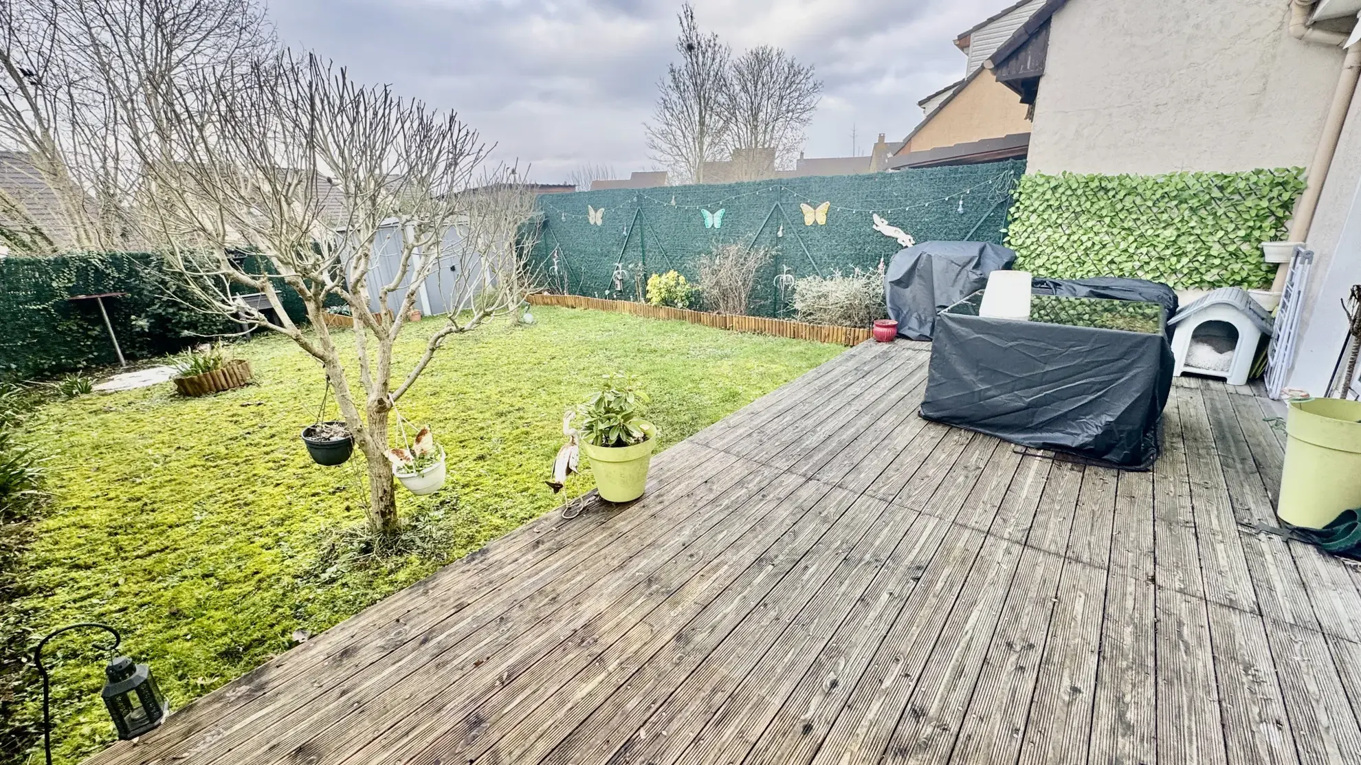 Maison familiale de 100 m² à Mantes-la-Ville avec jardin et 4 chambres 