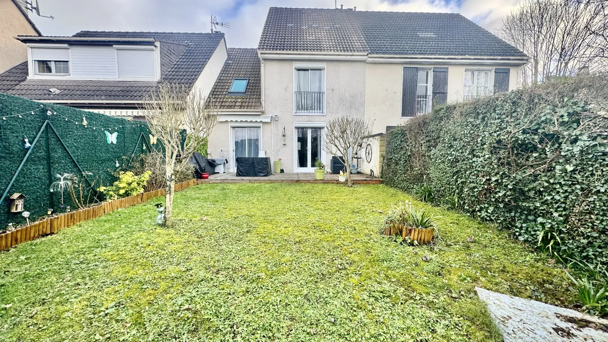 Maison familiale de 100 m² à Mantes-la-Ville avec jardin et 4 chambres 