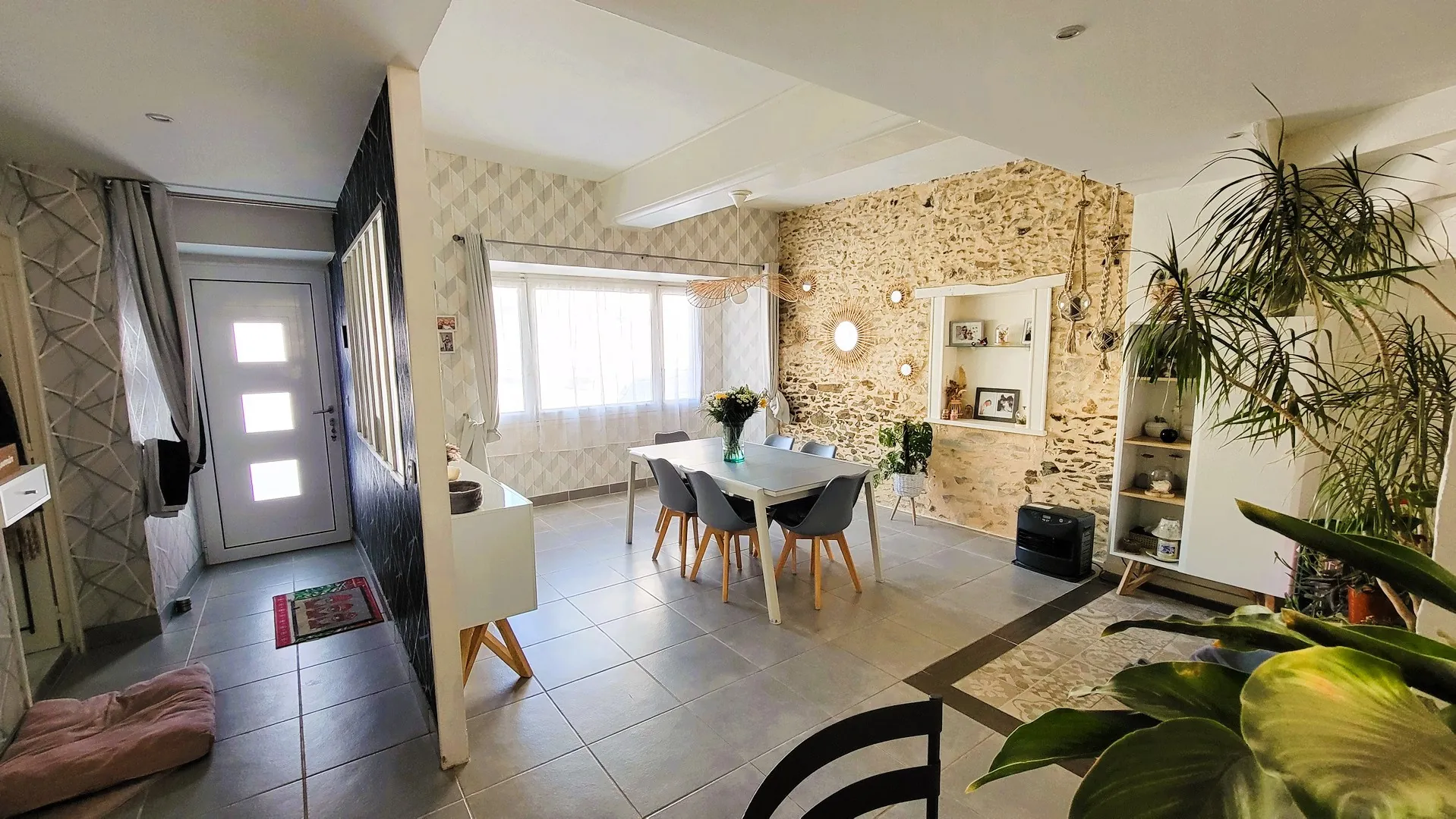 Maison ancienne rénovée à Saint Lambert du Lattay - Coup de cœur garanti 