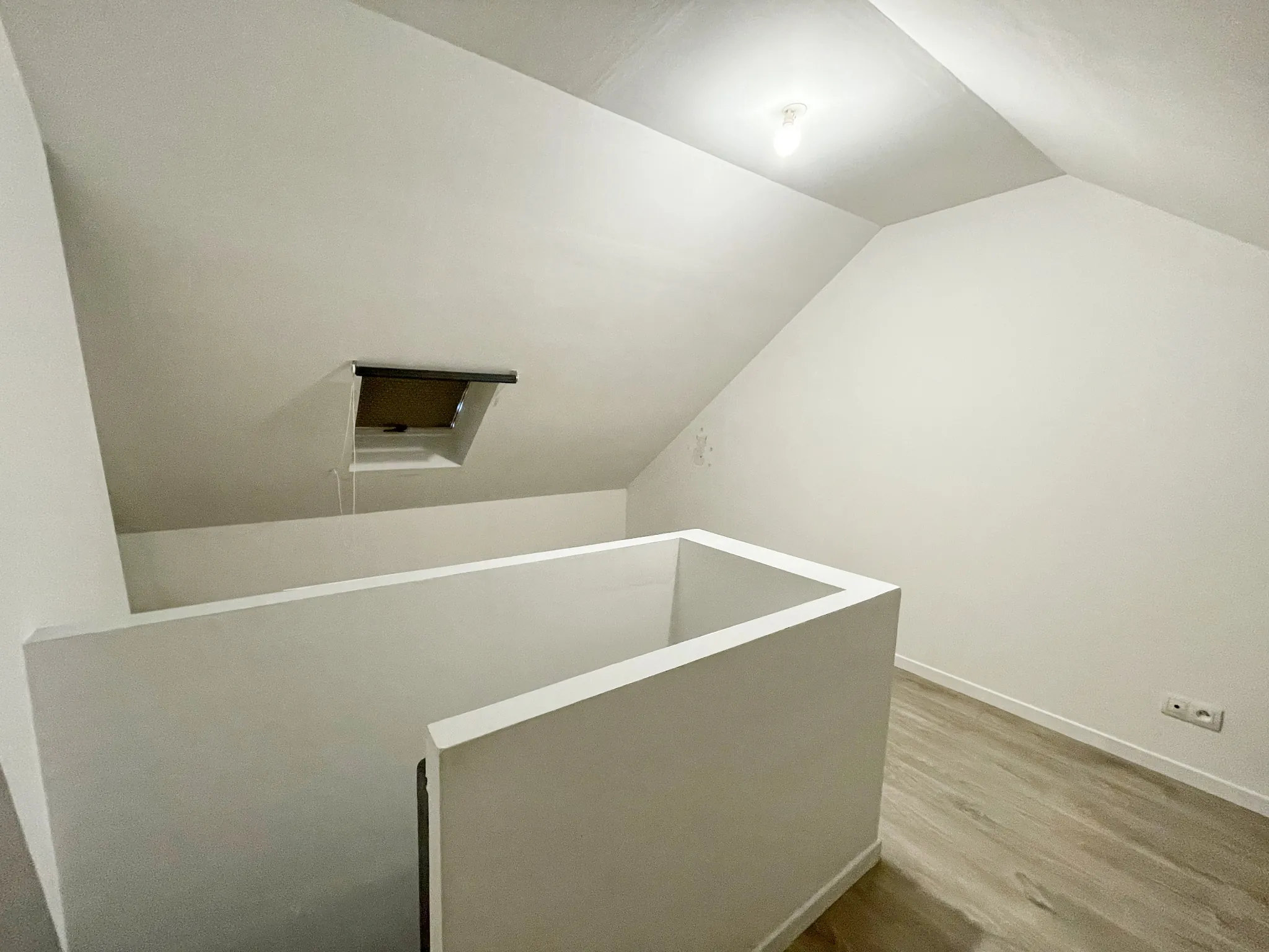 Maison moderne de 4 pièces avec extérieur à Roubaix 