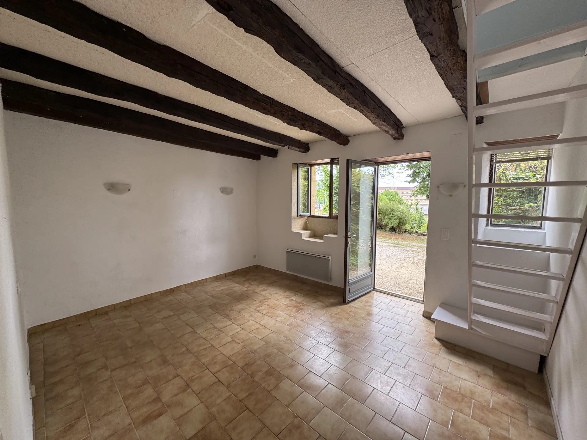 Maison en pierres à Sarlat avec deux appartements et grand terrain – Investissement ou résidence 