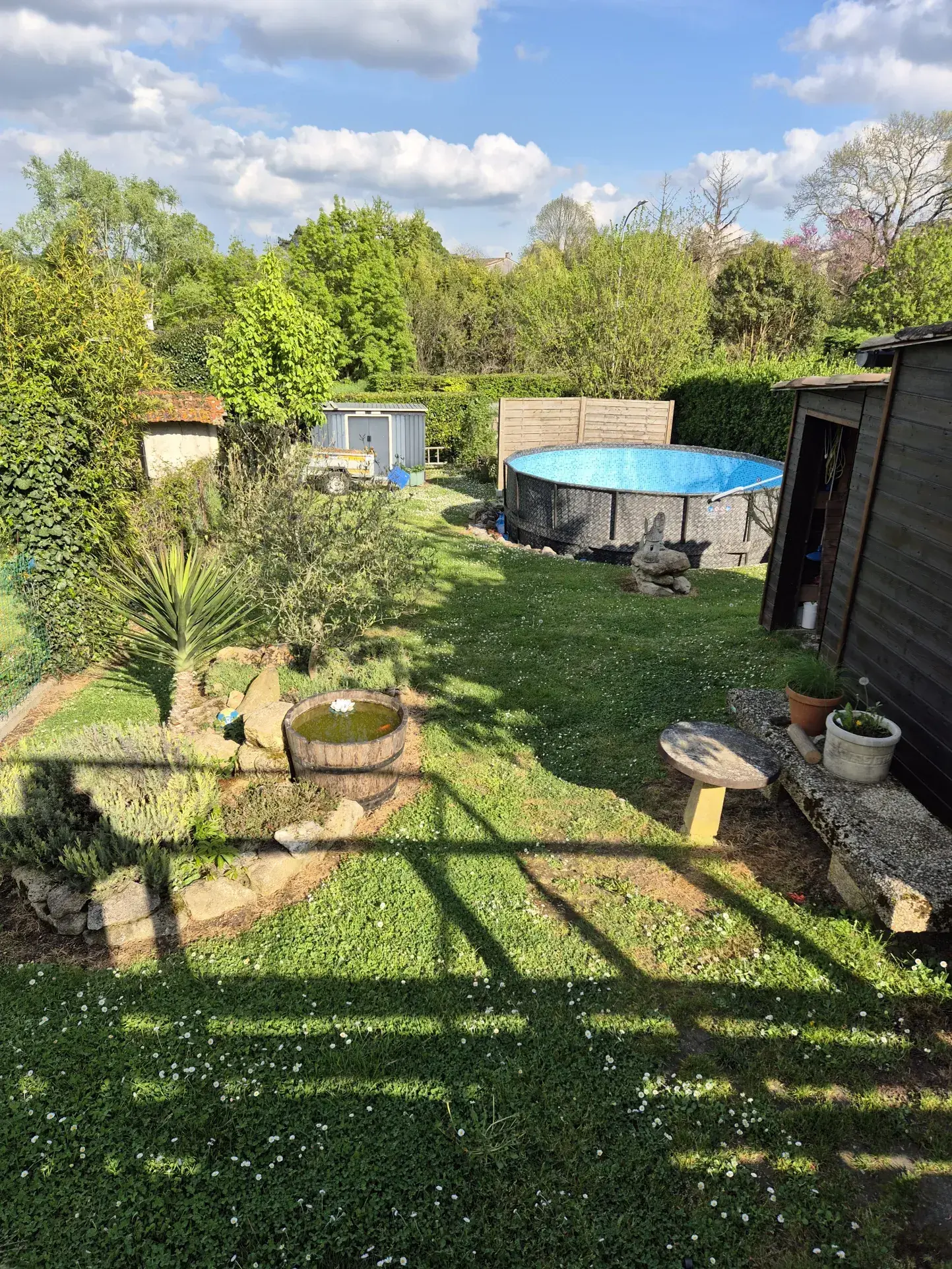 Maison rénovée de 83 m² avec terrasse, jardin et piscine à La Sauve 