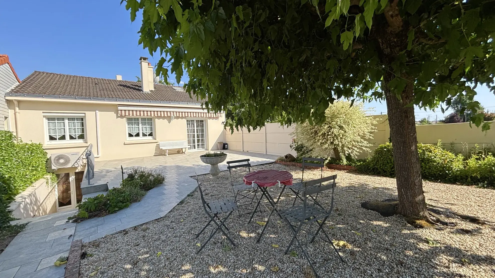 Maison à vendre à Coron – 90 m2, jardin, garage, proche Chemillé