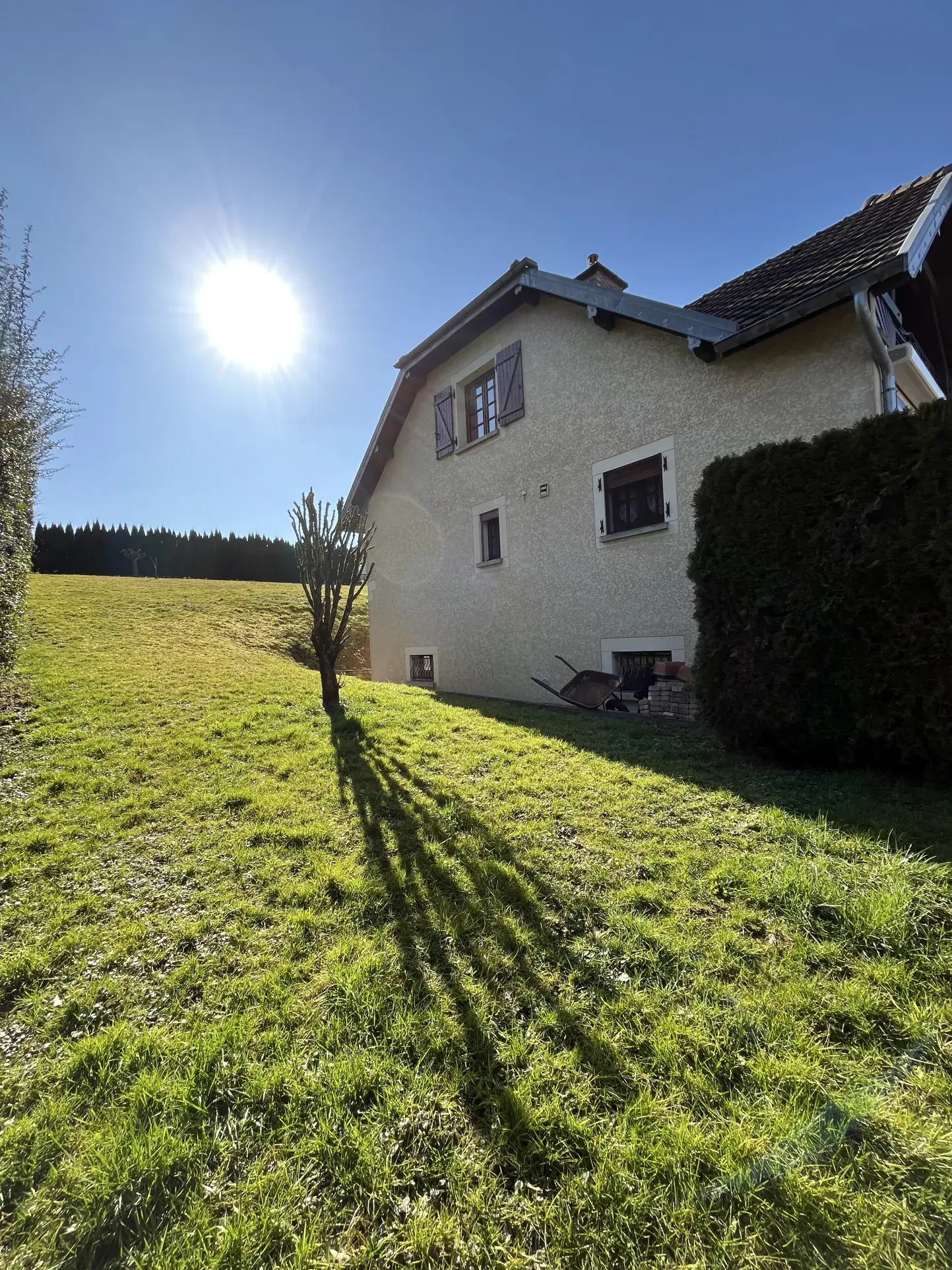 Maison familiale de 193 m² à Quers avec terrain arboré et sous-sol aménageable 