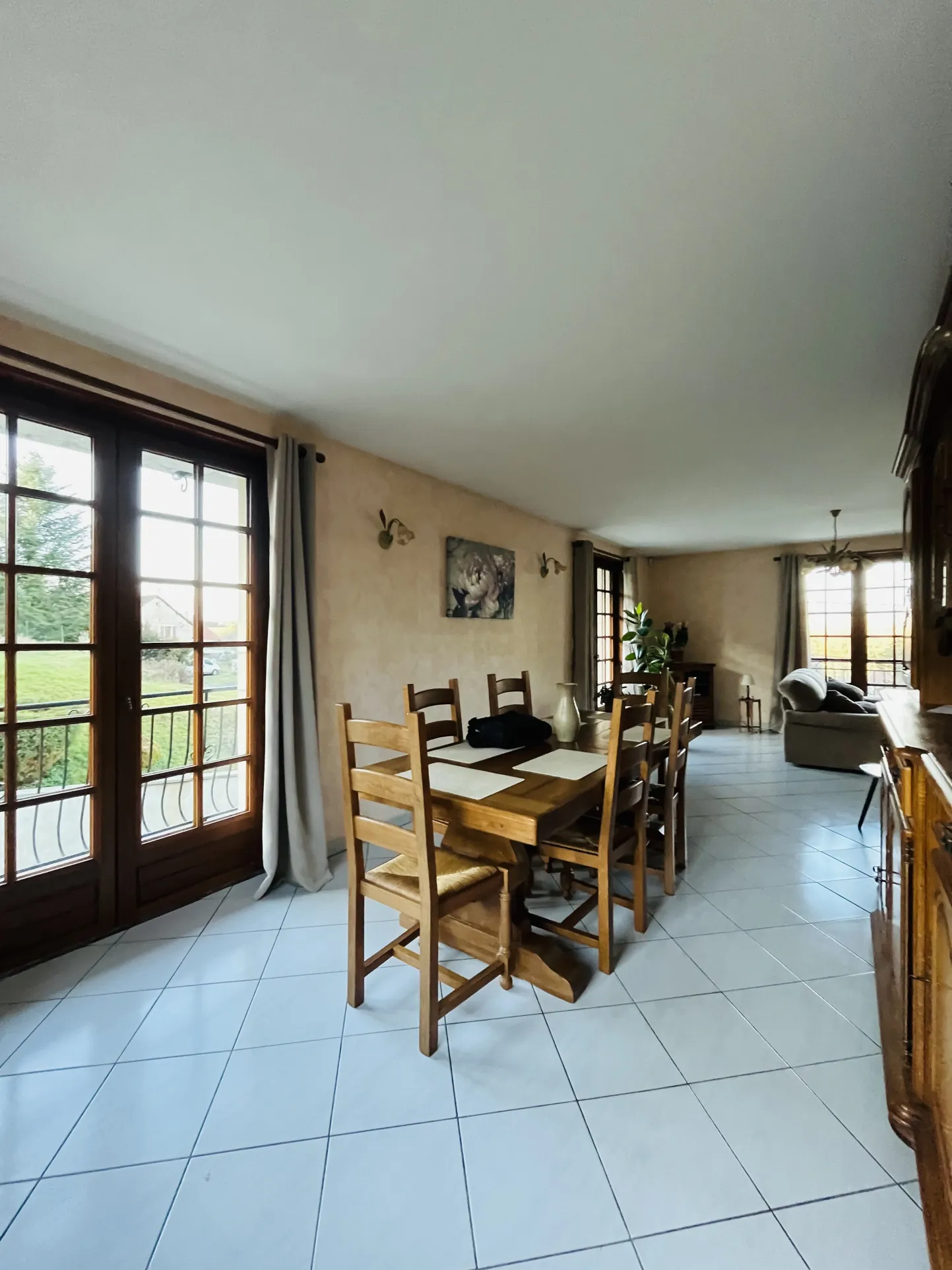 Maison familiale de 193 m² à Quers avec terrain arboré et sous-sol aménageable 