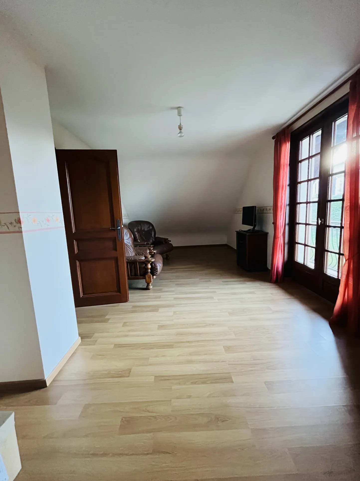 Maison familiale de 193 m² à Quers avec terrain arboré et sous-sol aménageable 