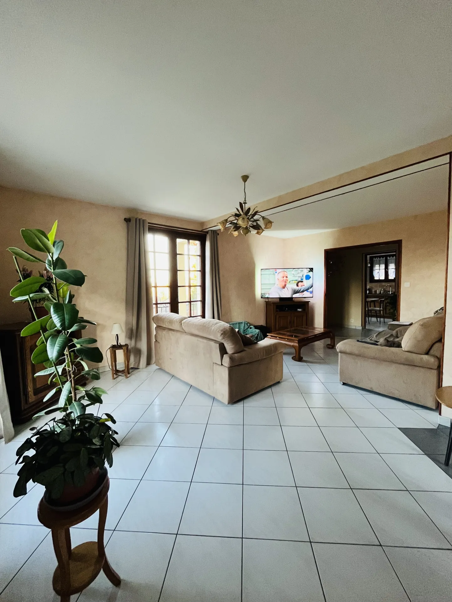 Maison familiale de 193 m² à Quers avec terrain arboré et sous-sol aménageable 