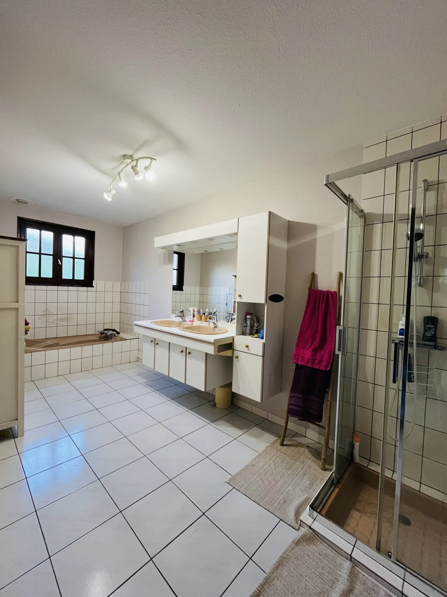 Maison familiale de 193 m² à Quers avec terrain arboré et sous-sol aménageable 