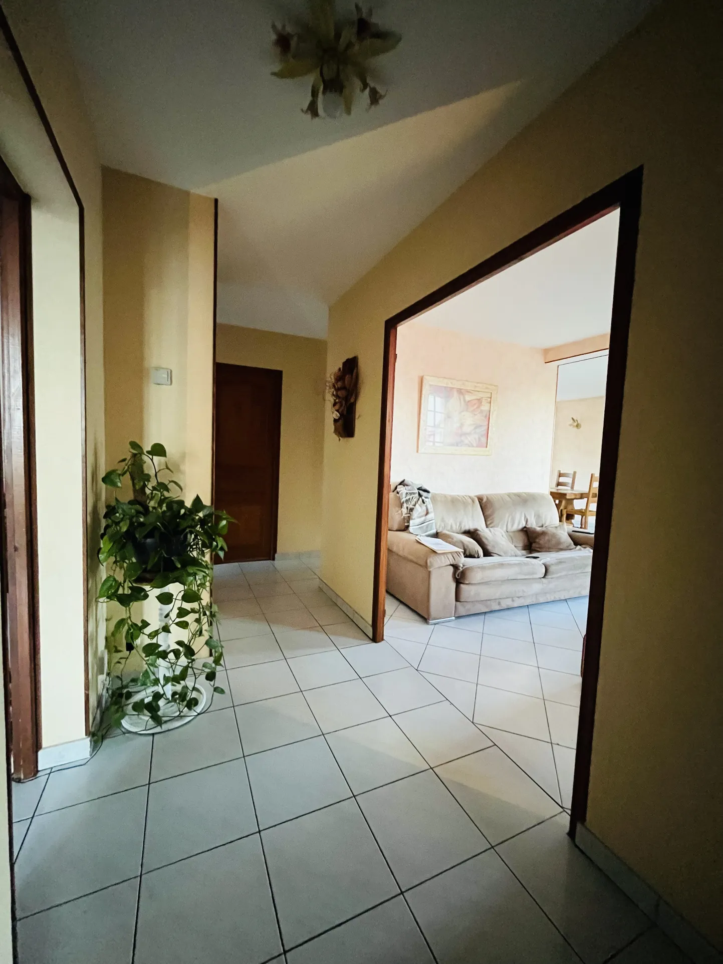 Maison familiale de 193 m² à Quers avec terrain arboré et sous-sol aménageable 