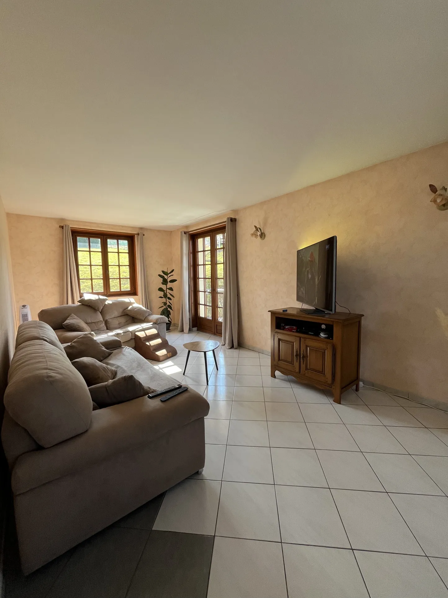 Maison familiale de 193 m² à Quers avec terrain arboré et sous-sol aménageable 