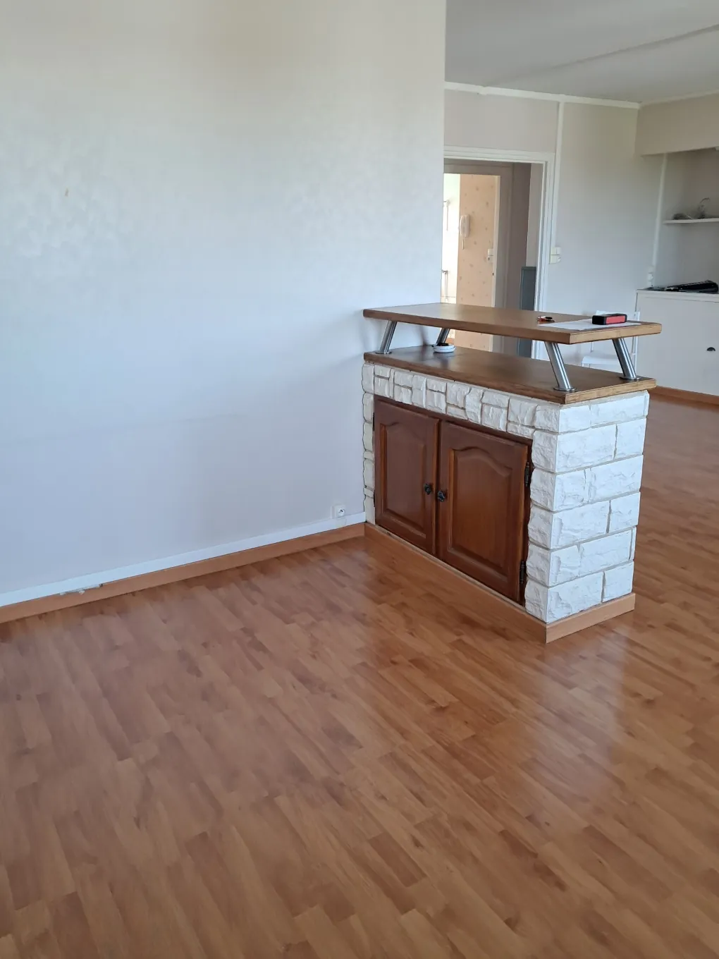 Appartement de 66 m² avec garage et balcon à Troyes, proche du centre-ville 