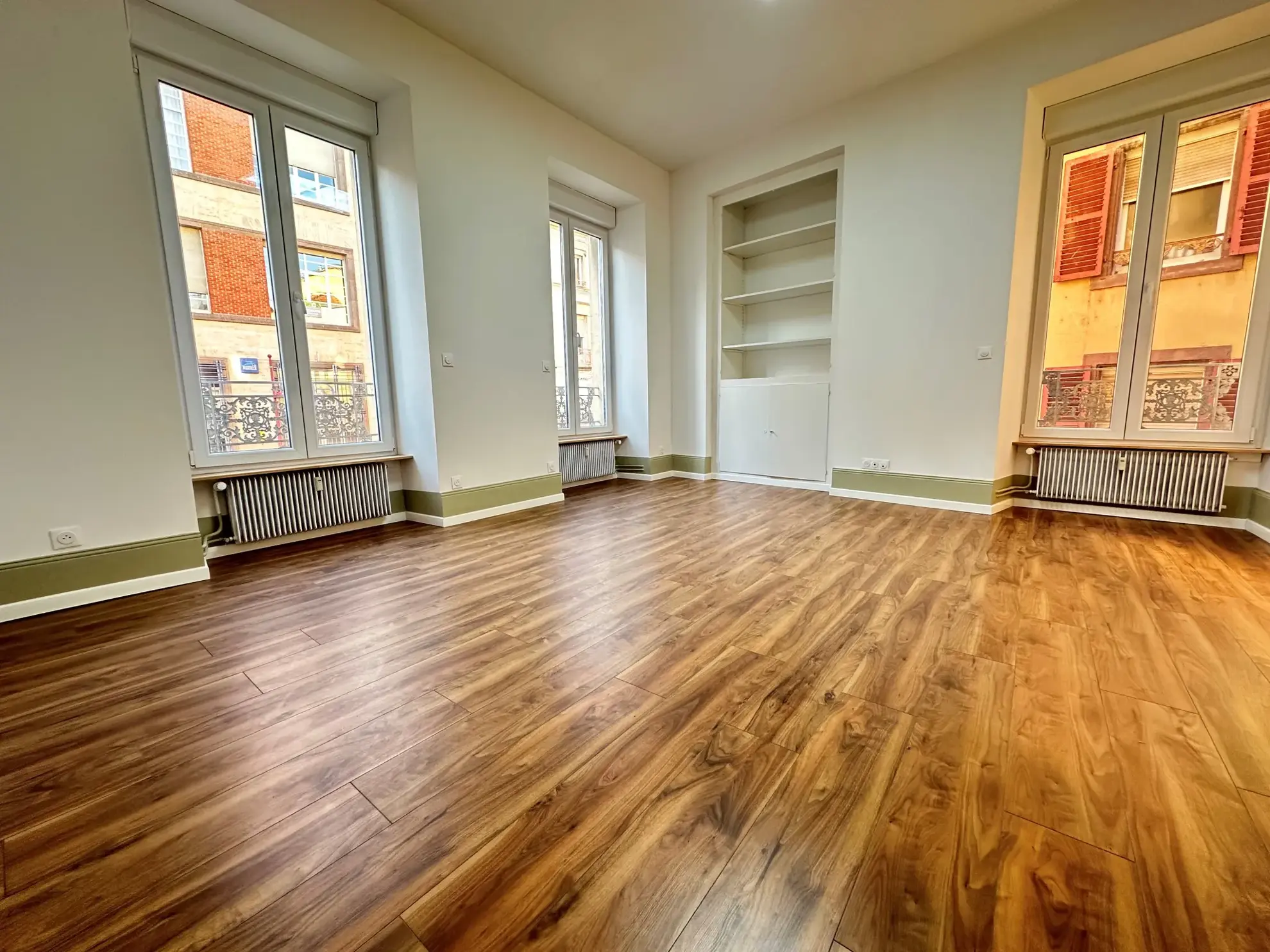 Appartement T5 rénové à Belfort Centre avec cave et grenier 