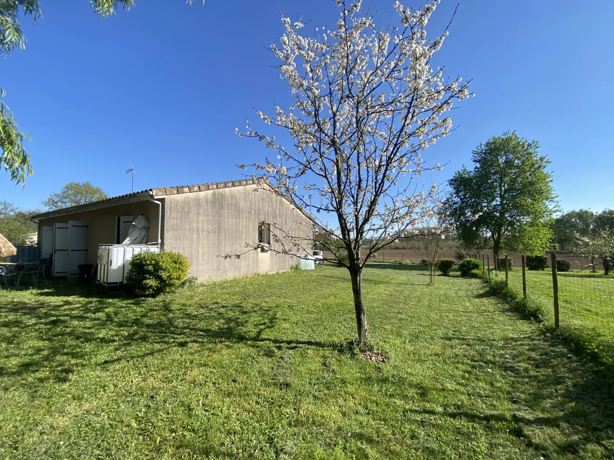 Pavillon de 85m² avec jardin de 900m² à Saint Pierre d'Aurillac 