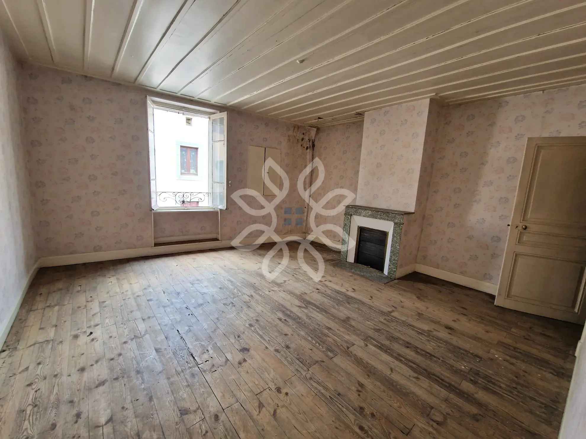 Maison de ville à Brioude avec grand potentiel d'aménagement 