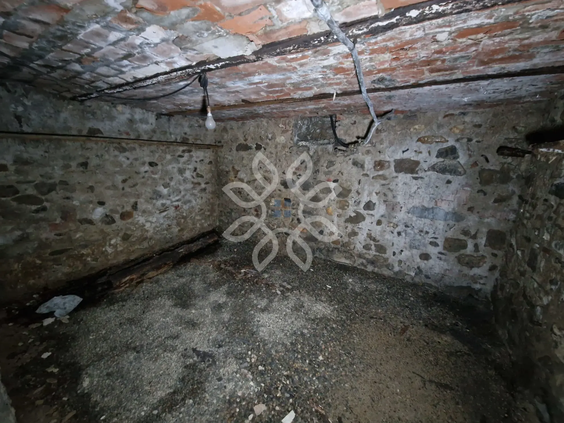 Maison de ville à Brioude avec grand potentiel d'aménagement 