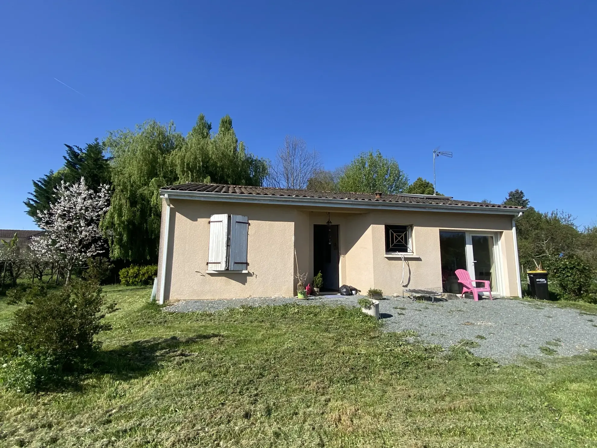 Pavillon de 85m² avec jardin de 900m² à Saint Pierre d'Aurillac 