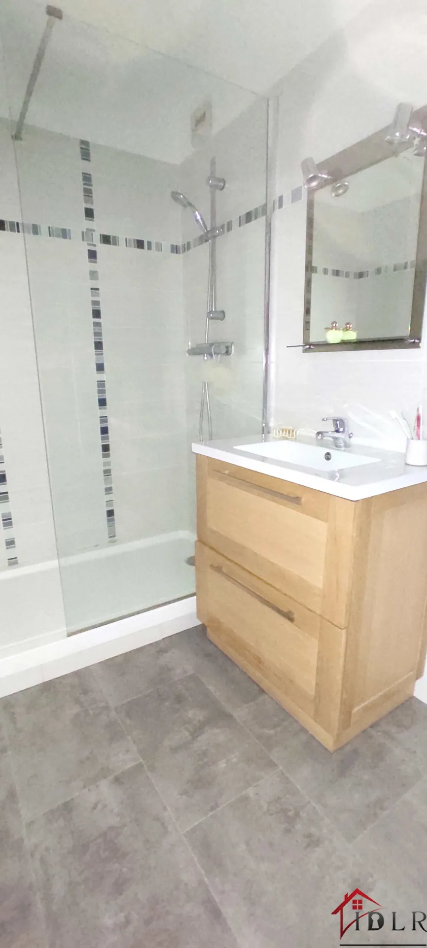 Vente d’un appartement T3 lumineux de 76 m² avec balcon et garage à Oyonnax 