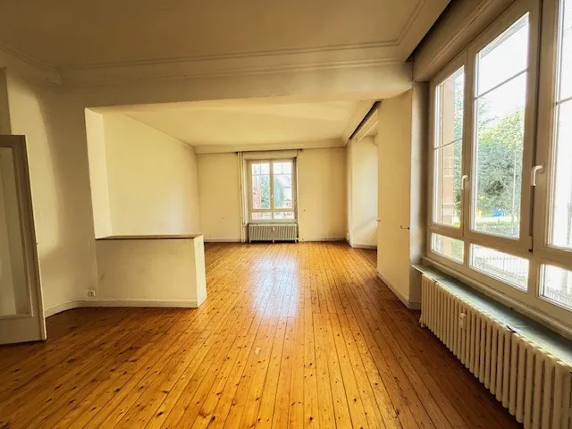 Appartement T6 à Belfort avec jardin et parking - Rénovation à prévoir 