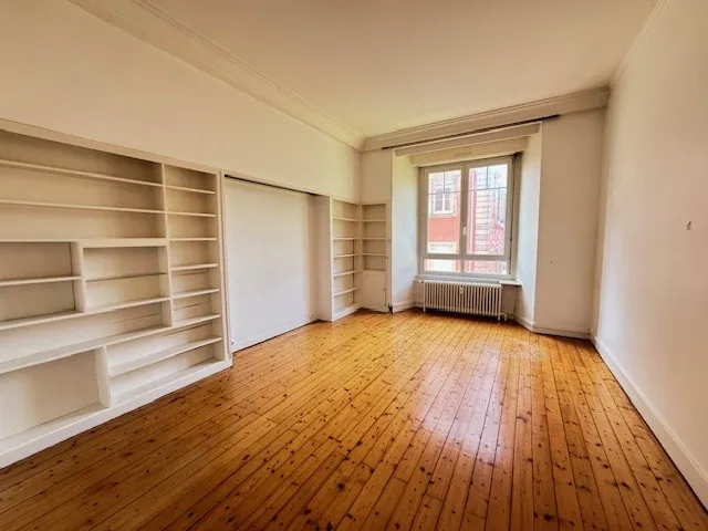 Appartement T6 à Belfort avec jardin et parking - Rénovation à prévoir 