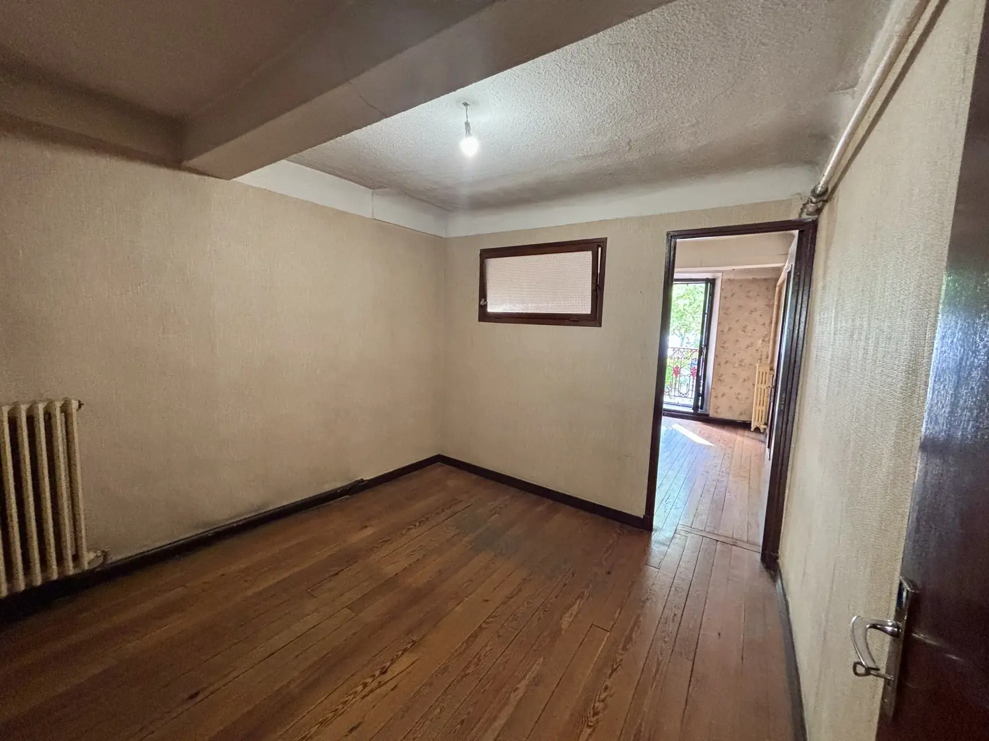 Appartement T4 à vendre au centre-ville de Laragne-Montéglin 