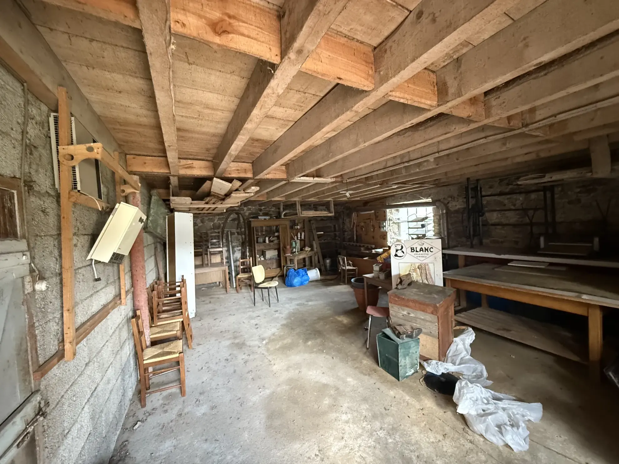 Opportunité rare : ferme à rénover au Pertuis avec fort potentiel et joli terrain 