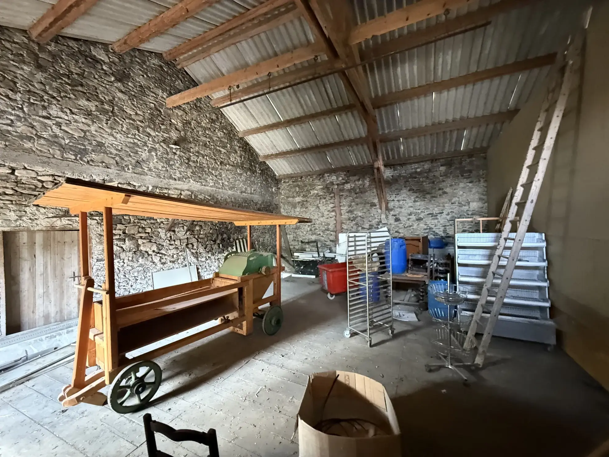 Opportunité rare : ferme à rénover au Pertuis avec fort potentiel et joli terrain 